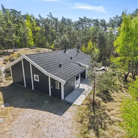 Hallgerd - 800m From The Sea By Interhome