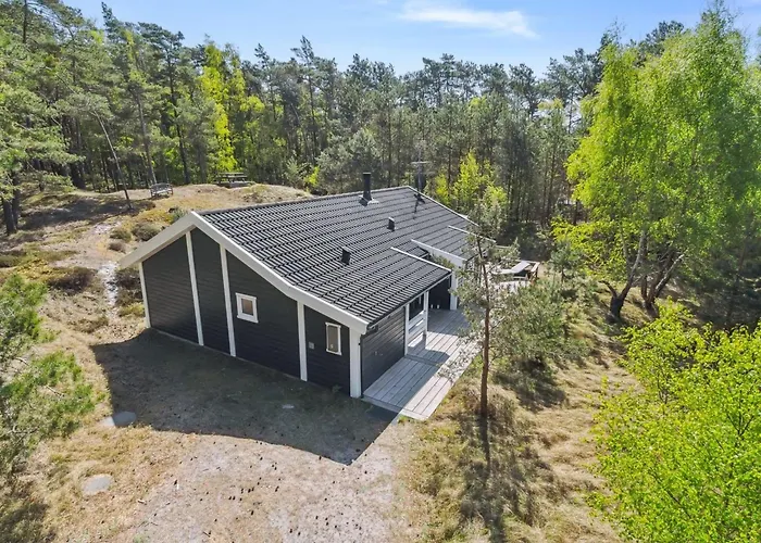 Hallgerd - 800m From The Sea By Interhome