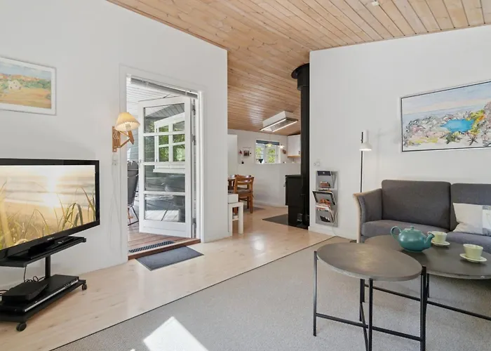 Hallgerd - 800m From The Sea By Interhome Nyaraló